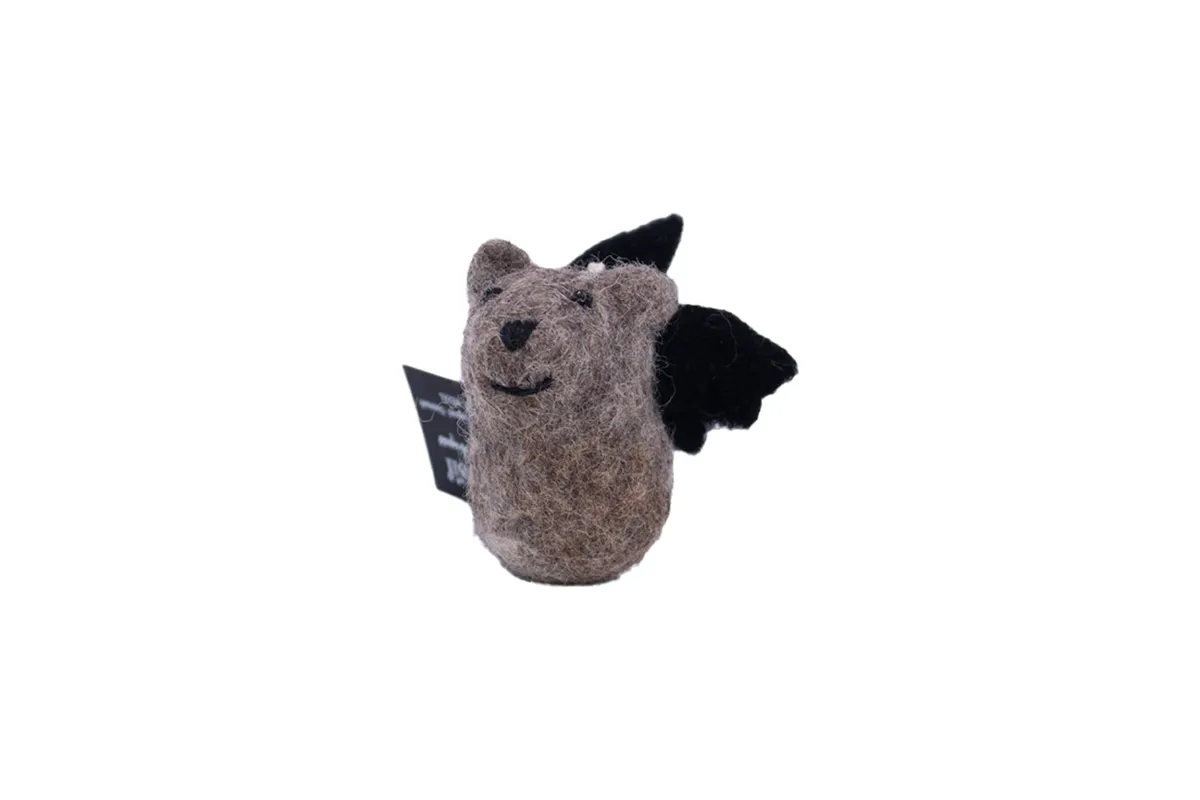 fair trade produkter - Dekorativ stof figur formet som en flagermus.